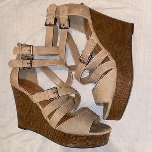 4 in” Strappy Platform Wedges Brand: Indigord